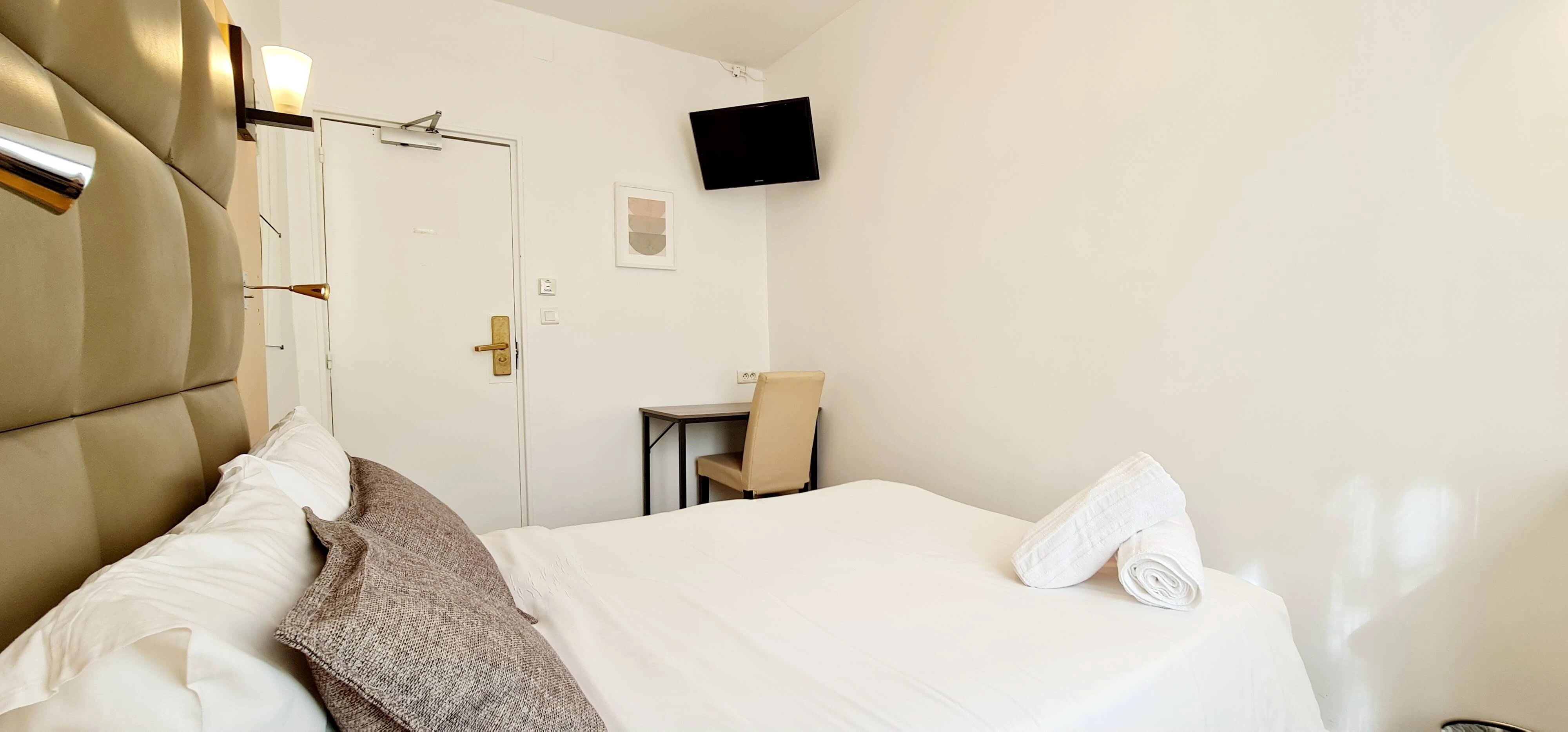 Chambre Double sans douche | Double Room without shower